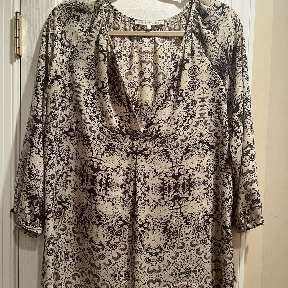 Women’s casual top - long sleeve, v-neck